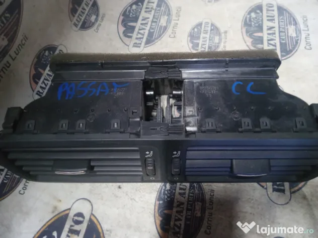 Grila ventilatie centrala Volkswagen Passat CC 2010
