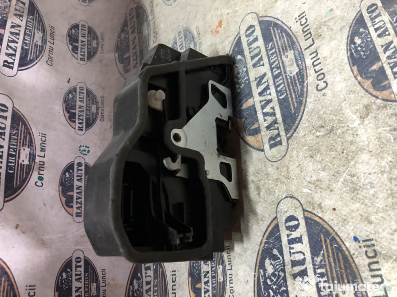 Broasca dreapta fata BMW F30 2015