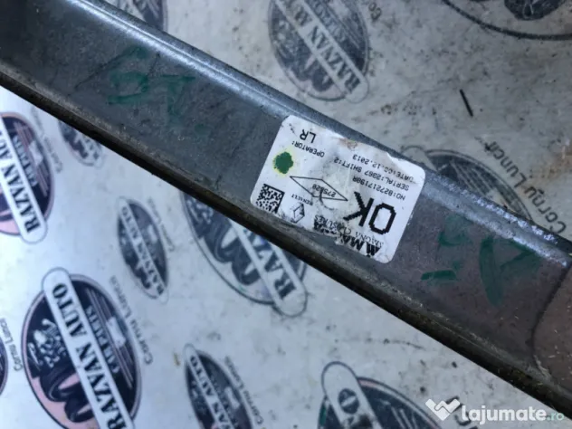 Macara geam stanga spate Dacia Sandero 2013