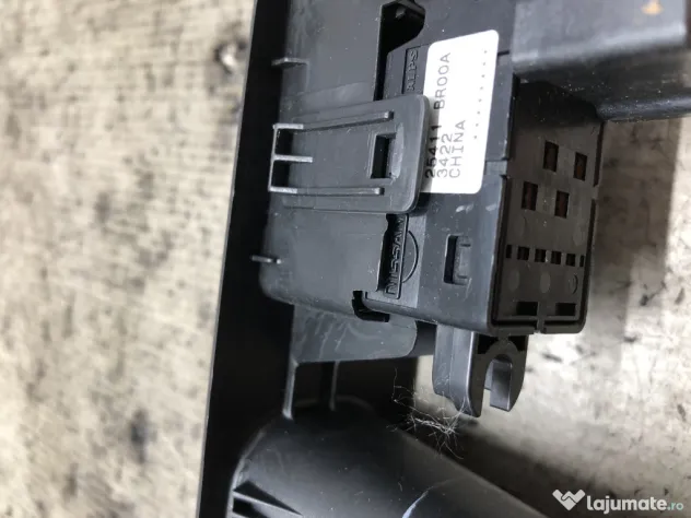 Buton geam dreapta spate Nissan Qashqai 1.6 Motorina 2012