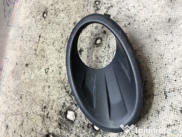 Grila proiector stanga Nissan Qashqai 2012