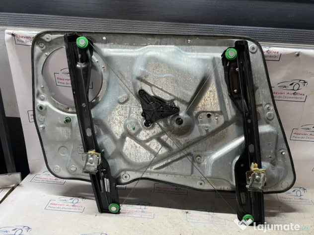 Macara geam dreapta fata Volkswagen Tiguan 2010