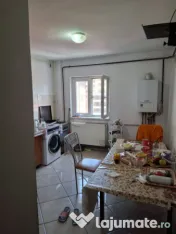 Apartament 3 camere centru policlinică cu plată 