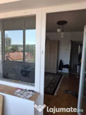 Apartament 3 camere centru policlinică cu plată 