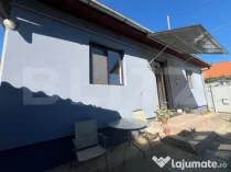 Casa de vânzare cu 3 camere, 75 mp, 100 mp teren, zona Micr
