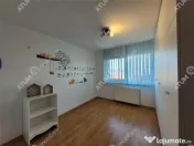 Apartament decomandat 3 camere si balcon zona Vasile Aaron d 