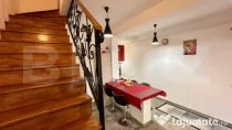 Apartament cu 3 camere și 2 băi, curte comuna, centrală p