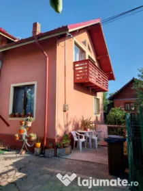 Vilă 7 camere, 200 mp, zona Măneciu Pământeni