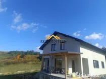 CASA CU MANSARDA
