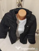 Geaca dama Nike.