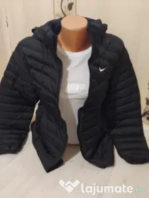 Ieftin! Geaca dama Nike.