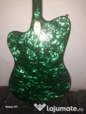 Chitara electronica cat si masina de cusut 