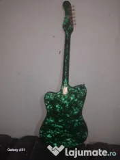 Chitara electronica cat si masina de cusut 