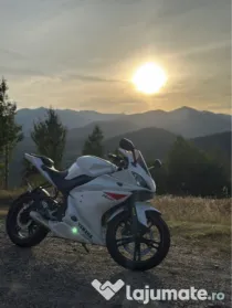 Motocicleta Yamaha YZF R125 2010