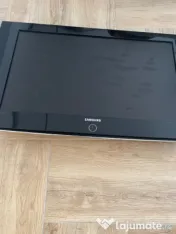 TV Samsung 82 cm cu zgârieturi 