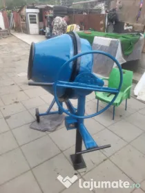 Plug,compresor și betoniera.
