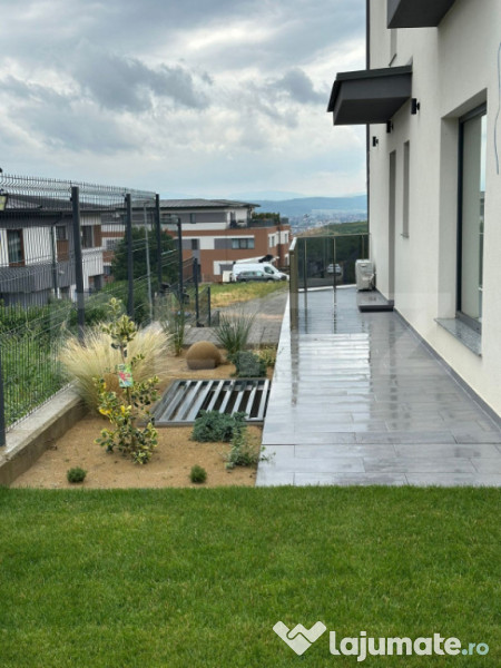 Duplex cu 4 camere, 178 mp utili, cu garaj, panoramă superb