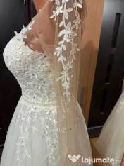Rochie de mireasă tip prințesă 