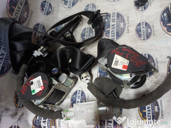 Set centuri fata cu pretensioner si capsa Audi A8 D3 2009