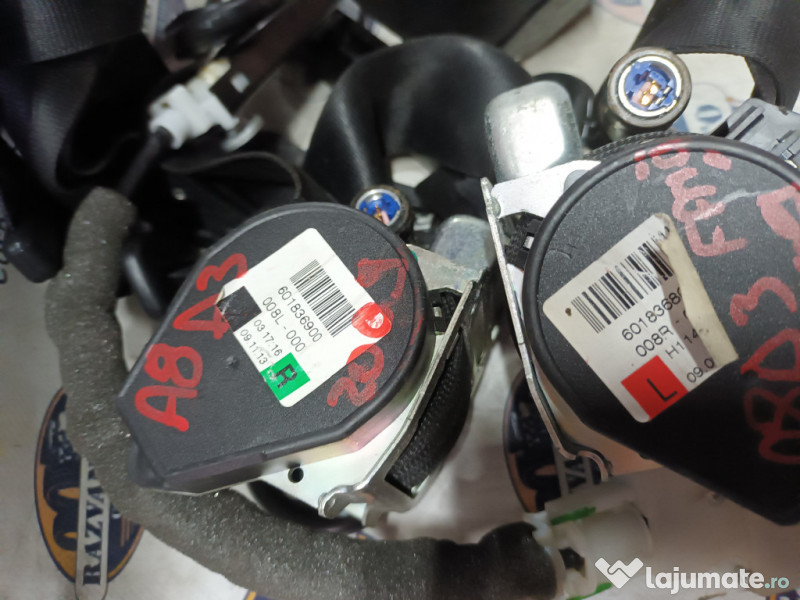 Set centuri fata cu pretensioner si capsa Audi A8 D3 2009
