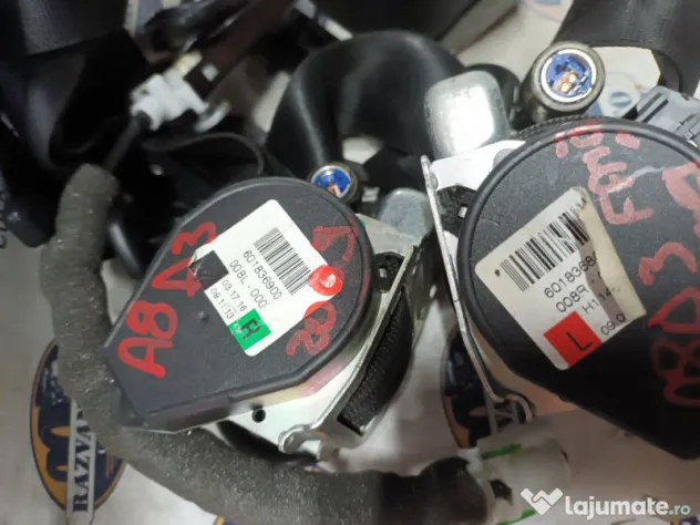 Set centuri fata cu pretensioner si capsa Audi A8 D3 2009
