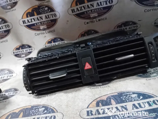 Grila centrala fata Volkswagen Jetta 2012