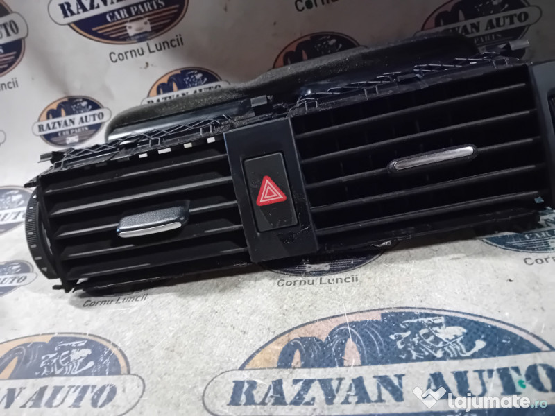 Grila centrala fata Volkswagen Jetta 2012