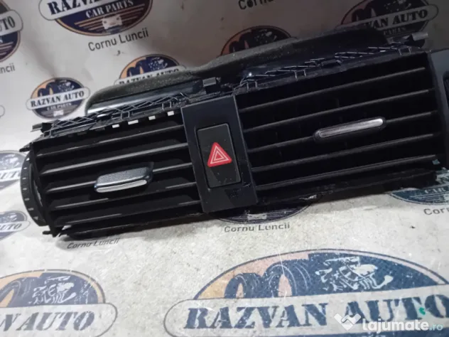 Grila centrala fata Volkswagen Jetta 2012