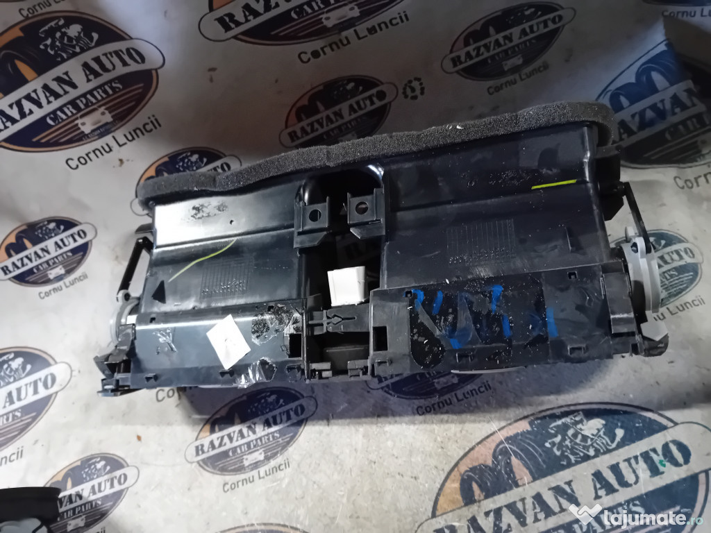 Grila centrala fata Volkswagen Jetta 2012
