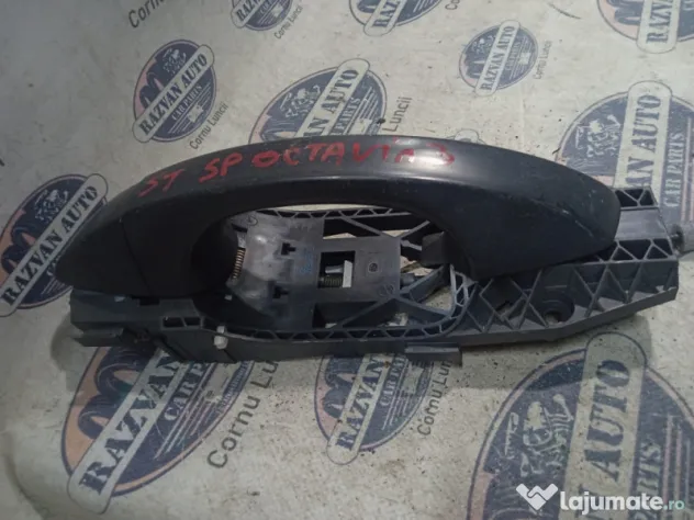 Maner exterior stanga spate Skoda Octavia 3 2016