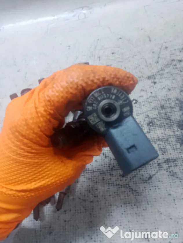 Injector BMW Seria 1 F20 2.0 Motorina 2012