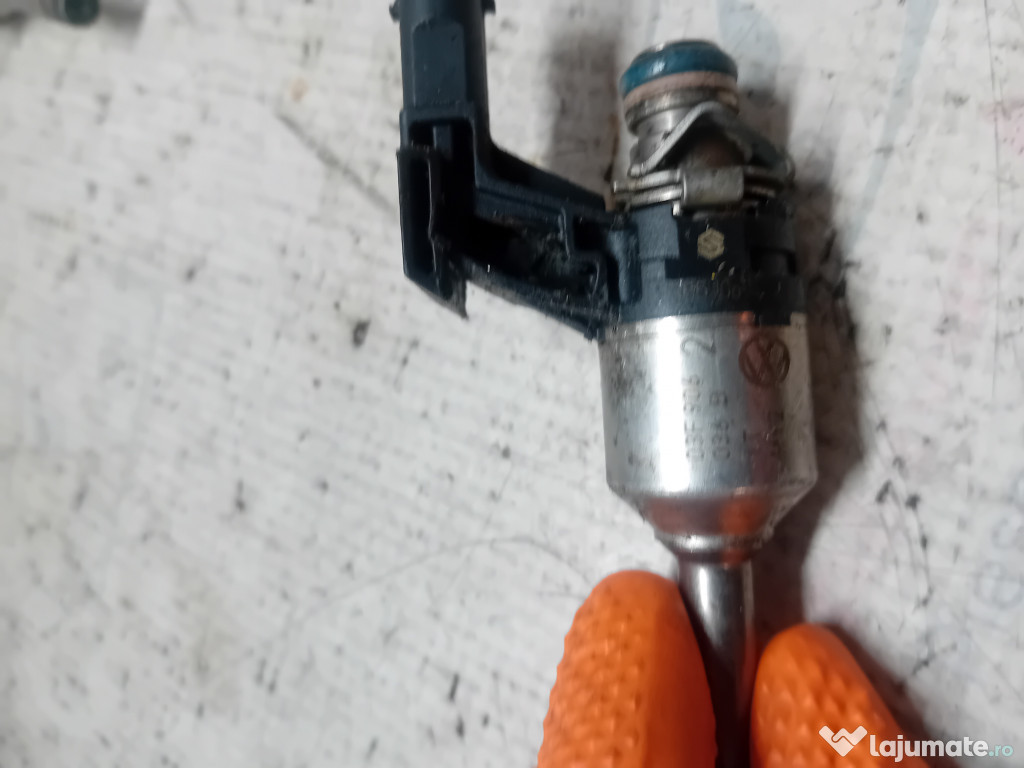Injector Volkswagen Passat CC 1.8 Benzina 2013