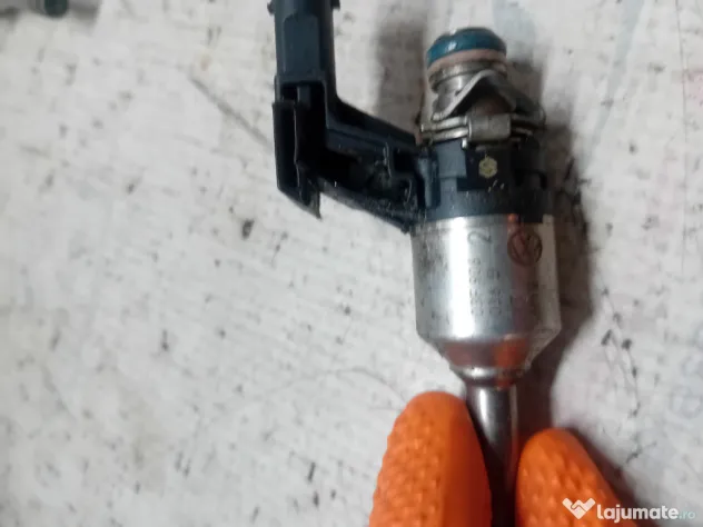 Injector Volkswagen Passat CC 1.8 Benzina 2013