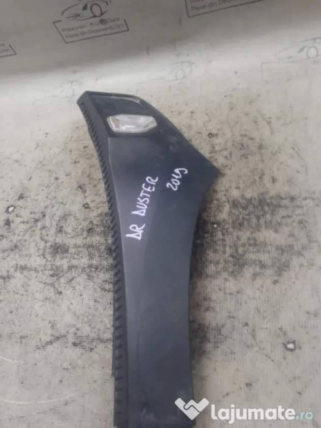 Ornament aripa dreapta fata Dacia Duster 2019