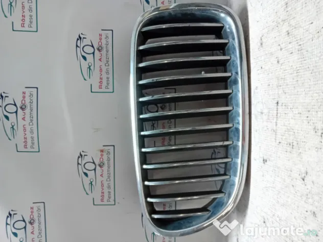 Grila centrala dreapta BMW F10 2011