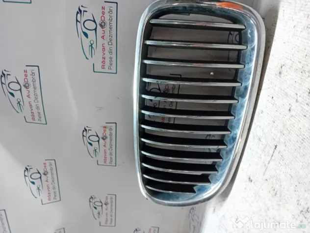 Grila centrala dreapta BMW F10 2011