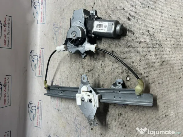 Macara geam stanga spate Nissan Qashqai 2012