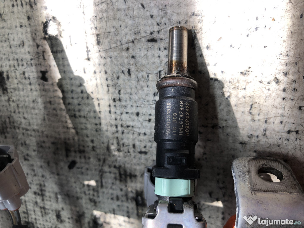 Rampa plus injectoare Dacia Sandero 1.0 Benzina 2015