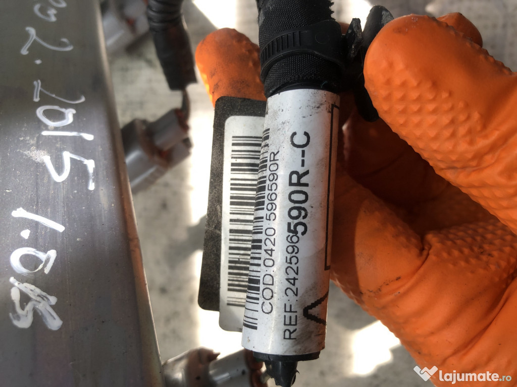 Rampa plus injectoare Dacia Sandero 1.0 Benzina 2015