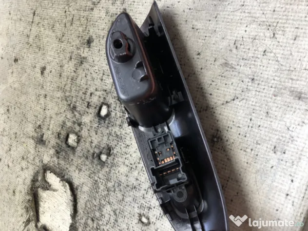 Buton geam stanga spate Nissan Juke 1.6 Benzina 2015