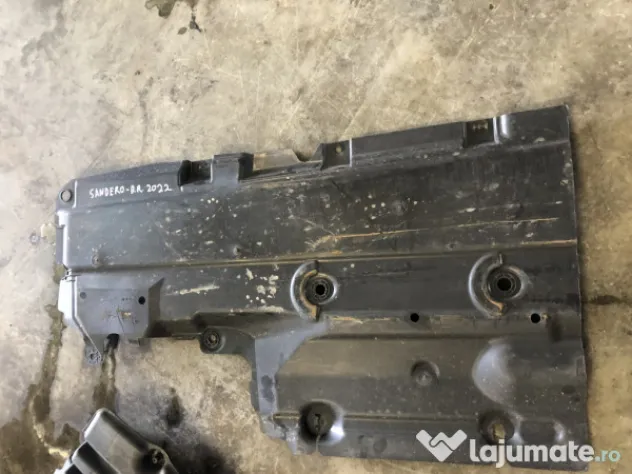 Scut lateral dreapta Dacia Sandero 2022