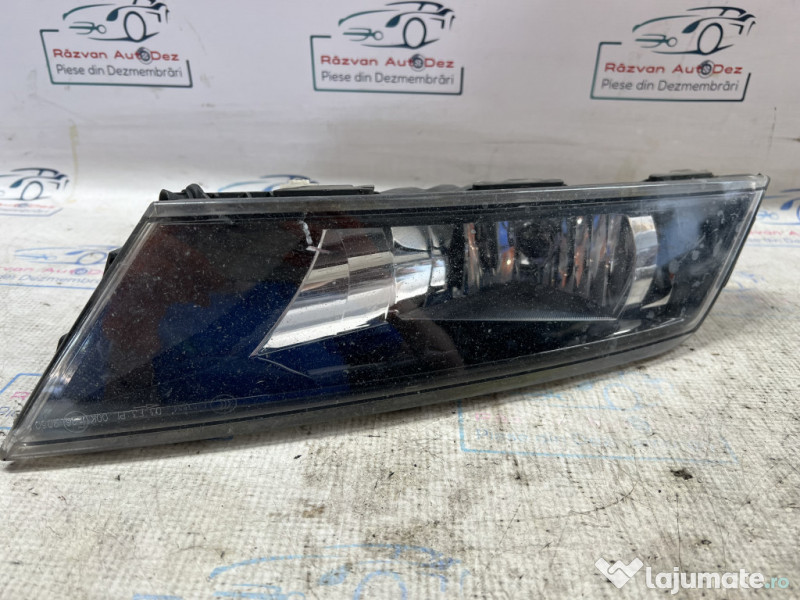 Proiector dreapta Skoda Superb 3 2018