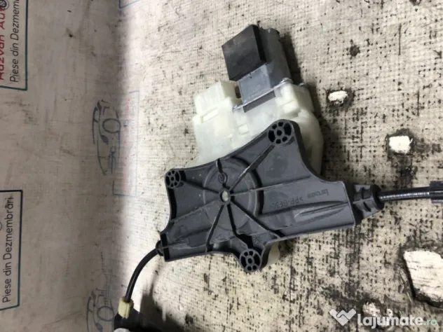Macara geam stanga spate Volkswagen Passat B8 Berlina 2016