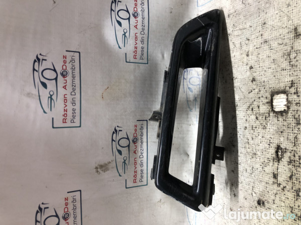 Grila proiector stanga Land Rover Discovery 2017