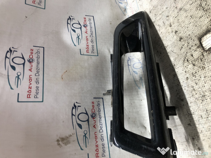 Grila proiector stanga Land Rover Discovery 2017