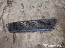 Grila bara fata Dacia Duster 2013