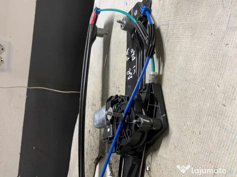 Macara geam dreapta fata BMW X1 F48 - Motorina 2016