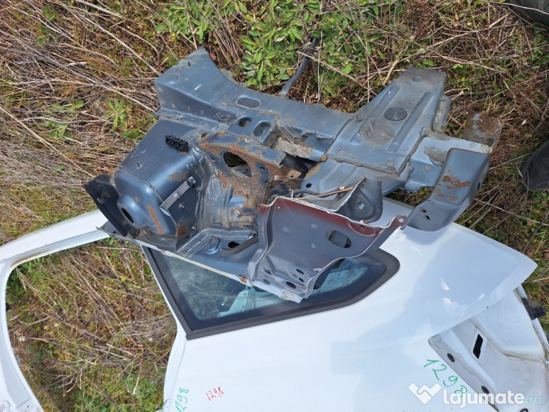 Lonjeron dreapta Dacia Duster 1.5 Motorina 2013