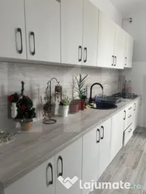 Apartament de vanzare, cu 5 camere, 160 mp, zona Vlaicu