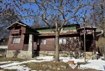 Casa gospodarului, bine întreținută, cu teren generos – Comarnic